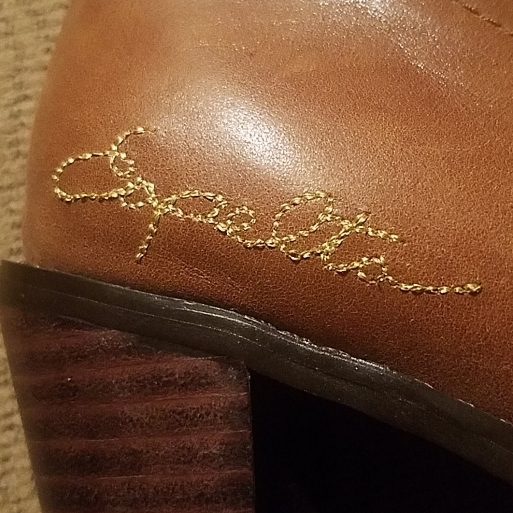 CAPETTA HEELED BOOTS 👢👢 - Picture 13 of 16